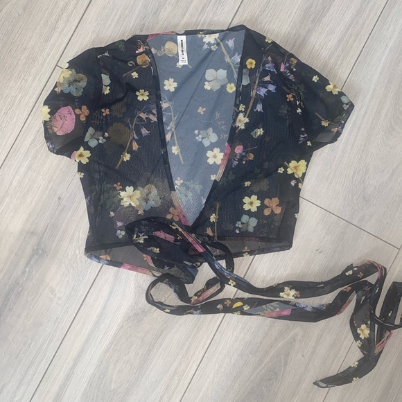 aritzia sundays best tie top - Picture 3 of 6